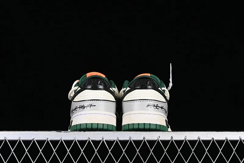 All Categories Nk SB Dunk Series Nk SB Dunk Low Low-top sneakers Customized large box Nk Dunk Low "Miami Hurricanes" Space Exploration Star Trek Customized version of deconstructed straps Retro distressed low-top sneakers DD1391-300